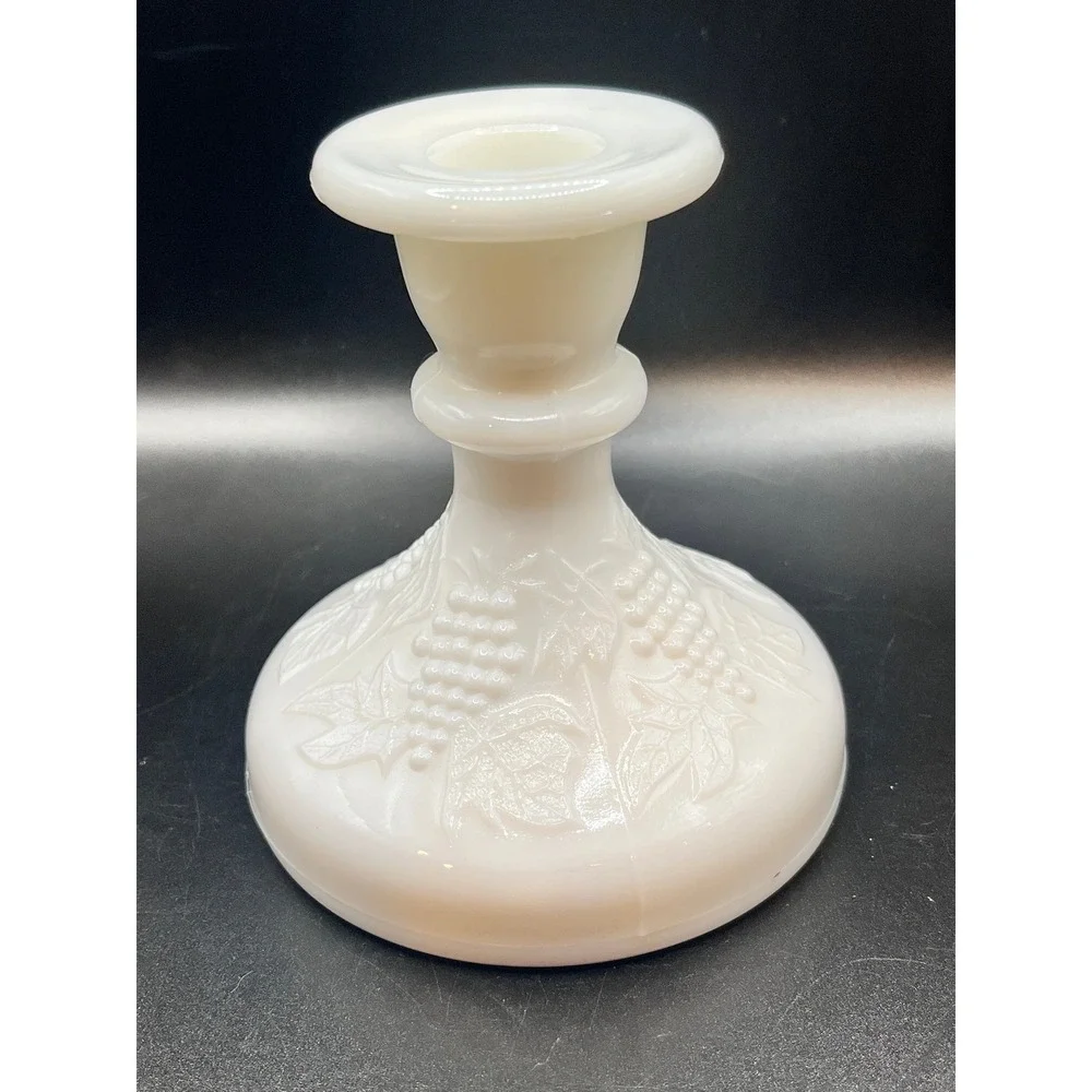 Vtg LE Smith Milk Glass Candlestick Holders Grape Leaf Embossed Set of 2‎ 4.5